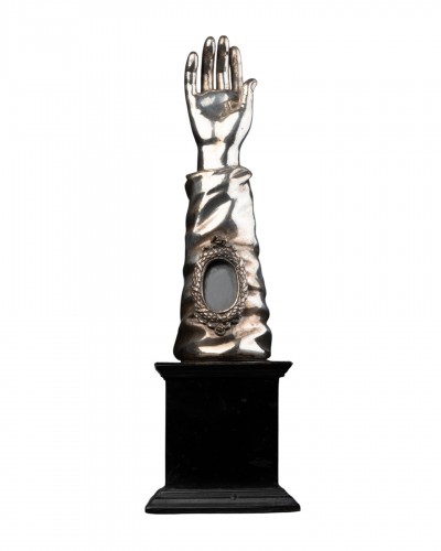 Reliquary arm in Embossed, silver-plated metal, France 16th or early 17th