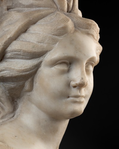 Bust Of A Young Woman, Venice Late 17th Century - Sculpture Style 