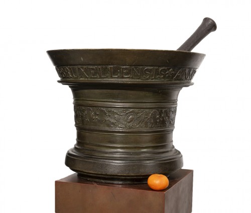 Apothecary's mortar and bronze pestle - Brussels, 1746
