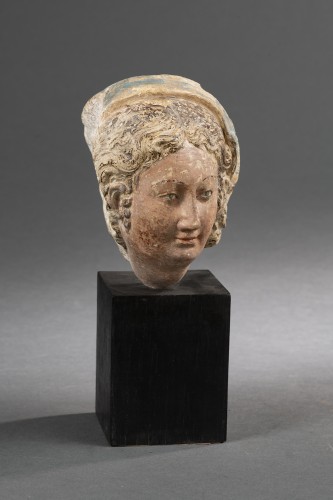 Young woman with a veil in polychrome limestone - Burgundy, mid-16th  - 