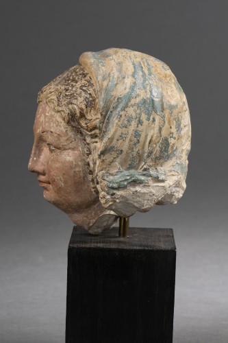 Young woman with a veil in polychrome limestone - Burgundy, mid-16th  - Renaissance