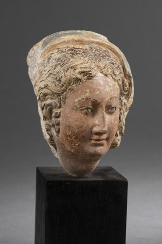 Antiquités - Jeune femme au voile en calcaire polychrome- Bourgogne, milieu du XVIe siècle