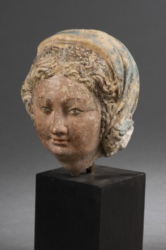 Antiquités - Jeune femme au voile en calcaire polychrome- Bourgogne, milieu du XVIe siècle