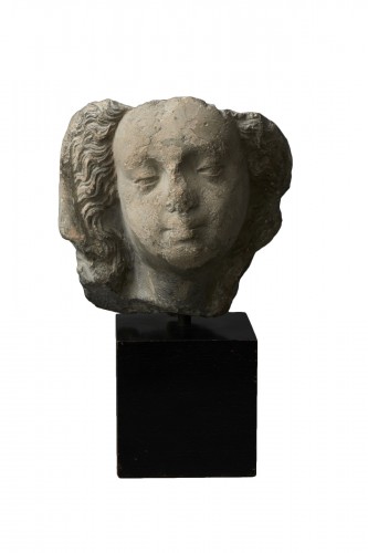 Head of the Virgin in Limestone - Île-de-France End of the 14th century 