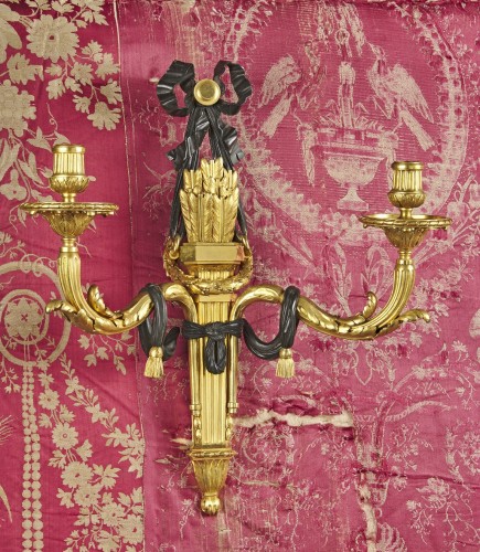 19th century - A pair of Louis XVI gilt bronze wall lights