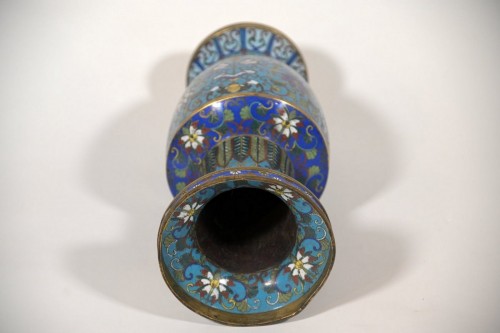 Antiquités - A pair of 19th century cloisonné bronze vases mounted as lamps
