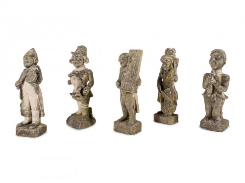 Antiquités - Ensemble de cinq statues de musiciens en pierre