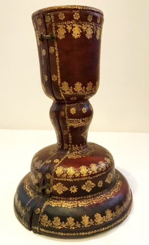 Antiquités - A Roman red leather chalice box