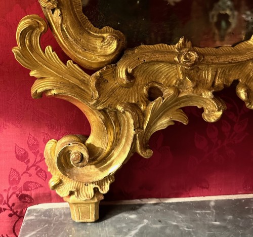 XVIIIe siècle - Grand miroir italien Rococo à parecloses vers 1750