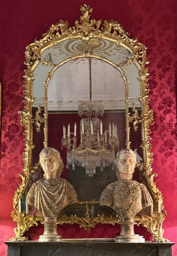 Antiquités - Grand miroir italien Rococo à parecloses vers 1750