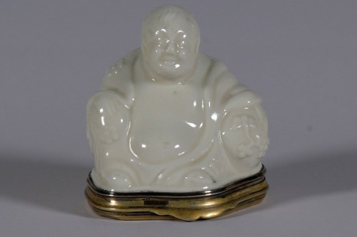 A french Saint Cloud porcelain mounted snuffbox - 