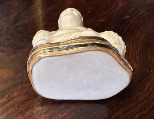 A french Saint Cloud porcelain mounted snuffbox - French Regence