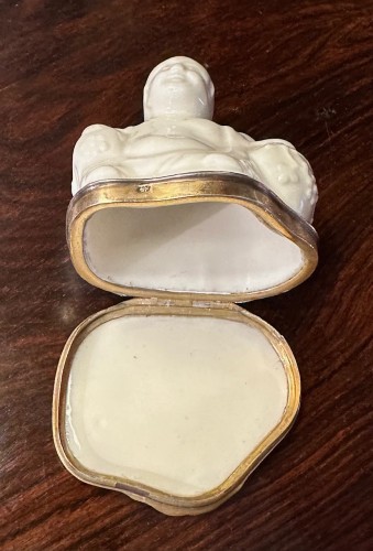 French Regence - A french Saint Cloud porcelain mounted snuffbox