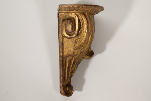 A pair of Italian gilt wood wall brackets - 