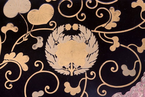 A Japanese late Edo lacquer coffer - 