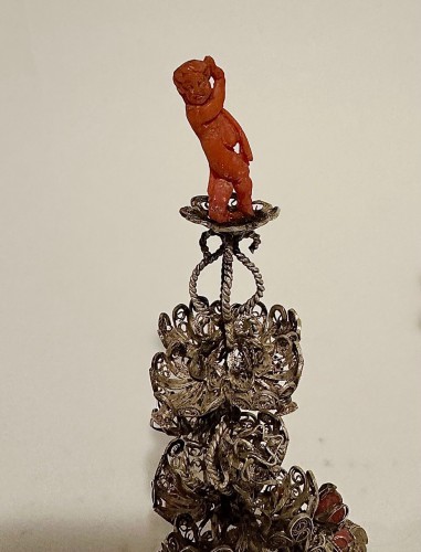 Paire de groupes baroques en corail et filigrane d'argent - Galerie Sylvain Levy Alban