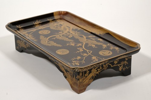 A Japanese Edo period lacquer tray - Asian Works of Art Style 