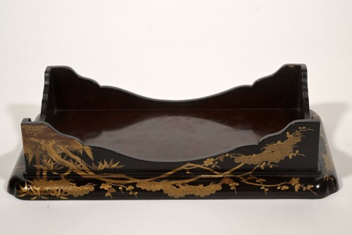 A Japanese Edo period lacquer tray - 