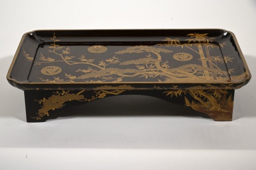 A Japanese Edo period lacquer tray - 