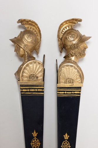 Paire de grandes appliques à quinquet en tôle Empire - Galerie Sylvain Levy Alban