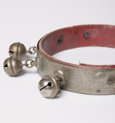 Two dog collars from château de Mello - Curiosities Style 