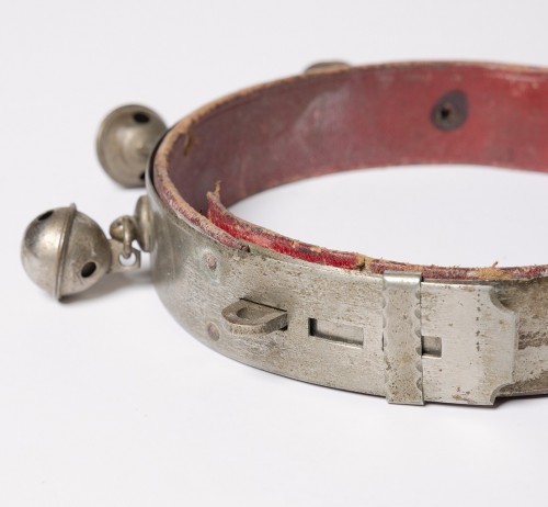 Two dog collars from château de Mello - 