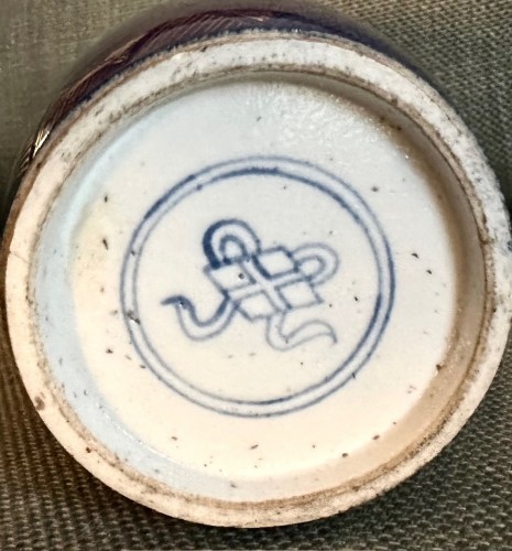 Céramiques, Porcelaines  - Paire de potiches couvertes bleu poudré Chine époque Jiaqing