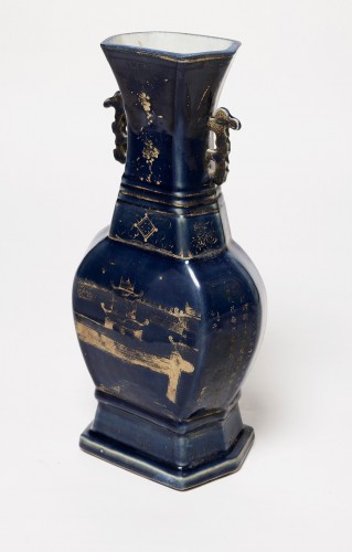 Céramiques, Porcelaines  - Vase balustre en porcelaine de Chine Qianlong bleu poudré