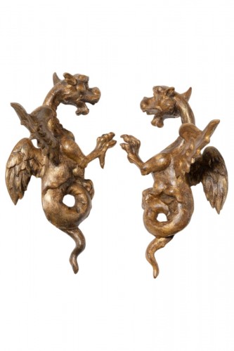 Paire de dragons ailés en bois doré italiens d'époque Rococo