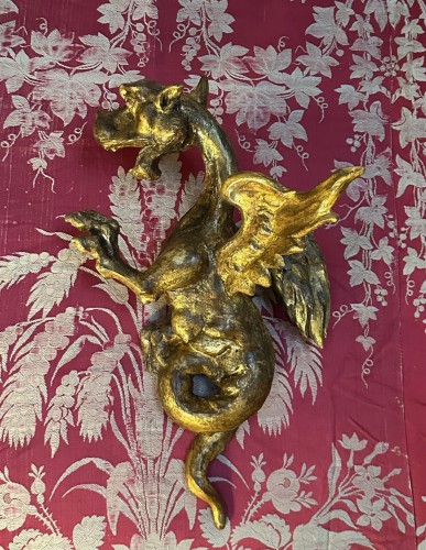 18th century - A pair of Italian Rococo period gilt wood winged dragons