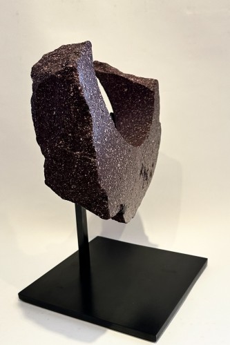 A Roman antique element in Egyptian porphyry - 