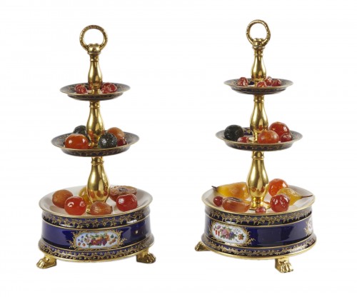 Paire de présentoirs de table en porcelaine de Paris vers 1830