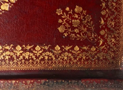 Art sacré, objets religieux  - Autel portatif en maroquin rouge aux petits fers d'époque Louis XV