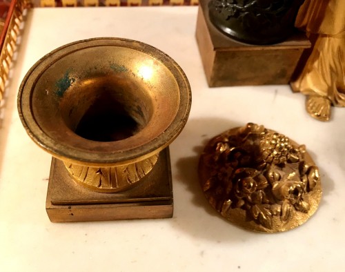 18th century - A French Directoire marble and ormolu desk inkwell