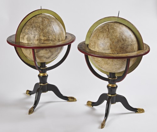 19th century - A pair of terrestrial and celestial globes signed Delamarche and dated 1835