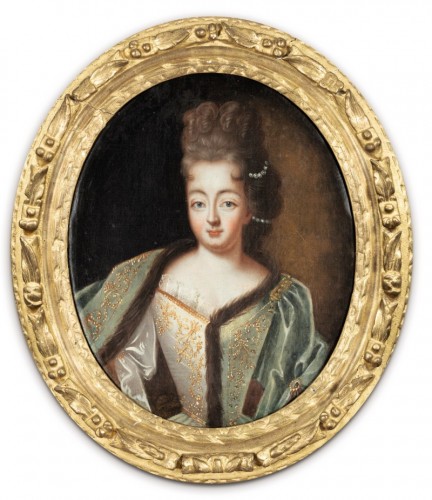 Portrait ovale de jeune princesse de la cour de France, époque Louis XIV