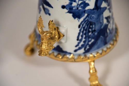 Fontaine de table en porcelaine Arita montée en bronze doré vers 1720 - Arts d