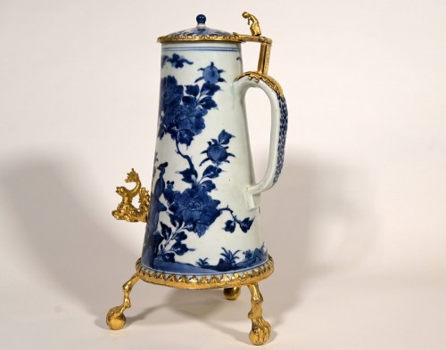  - Fontaine de table en porcelaine Arita montée en bronze doré vers 1720