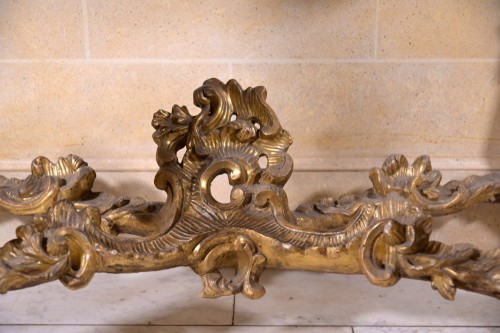 XVIIIe siècle - Console romaine en bois doré vers 1730