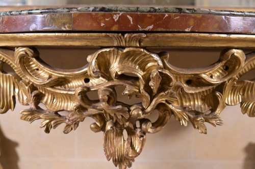 Console romaine en bois doré vers 1730 - 