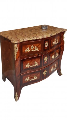 Petite commode Louis XV en placage de palissandre estampillée MONDON