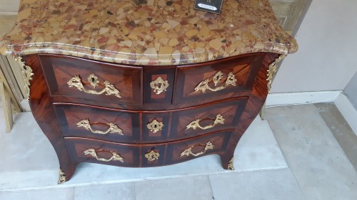 Petite commode Louis XV en placage de palissandre estampillée MONDON - Mobilier Style Louis XV