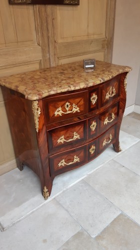 Antiquités - Petite commode Louis XV en placage de palissandre estampillée MONDON