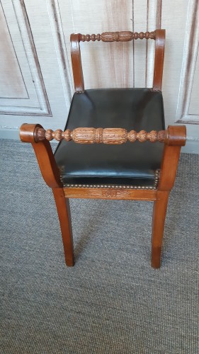 Tabouret curule sculpté, d'époque Directoire - Directoire