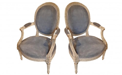 Paire de fauteuils Louis XVI, estampillés P BERNARD