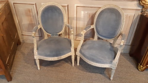 Paire de fauteuils Louis XVI, estampillés P BERNARD - Sylvain Rochas
