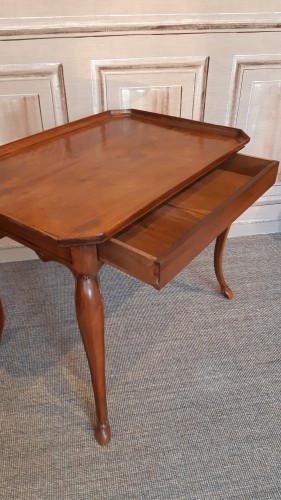 18th century - Walnut cabaret table, 18th century