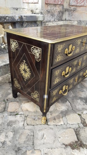 Commode en marqueterie de cuivre et ébène d'époque Louis XIV - Mobilier Style Louis XIV