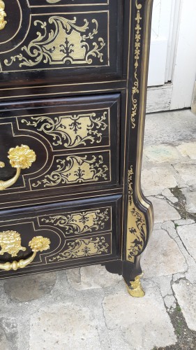 XVIIIe siècle - Commode en marqueterie de cuivre et ébène d'époque Louis XIV