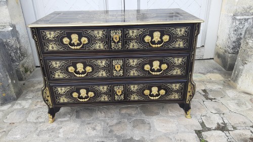 Antiquités - Commode en marqueterie de cuivre et ébène d'époque Louis XIV